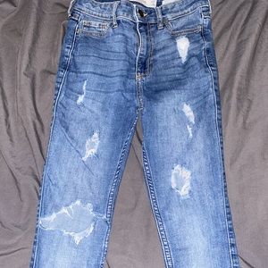Size 00 Short Hollister ripped jeans